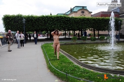 Public nudity photo escale en utopie: On lui avait répété des dizaines de fois quil... Public Flashing