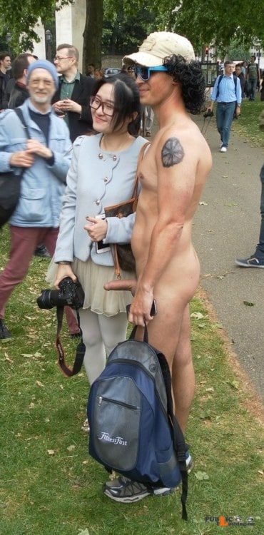 Public nudity photo cfnmadvrntures: grufti38: Cool die asiatische Tussi lässt sich... Public Flashing