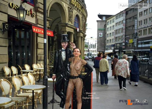 Public nudity photo http://ift.tt/2xT1btY Public Flashing