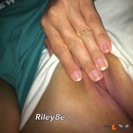 No panties riley8e: We made it to 200, so here is a little more pussy as promised. Congratulations! pantiesless Public Flashing