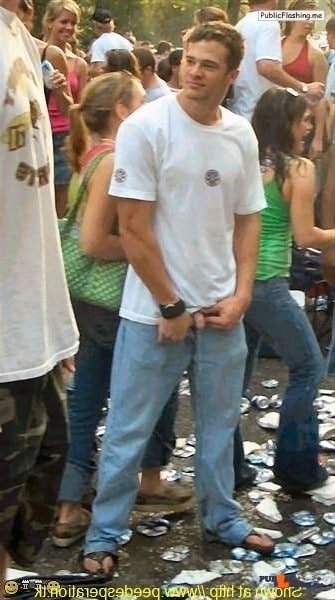 Amateur: Limp dick flashing and pissing on daylight college party Hansom guy is showing his limp dick on some college daylight party. There are dozens of hot girls around him and he isn’t giving a damn. He just wants to relief...