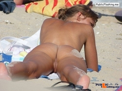 how to take a good bum photo laying down - Flashing in public photo Photo - Public Flashing Photo Feed