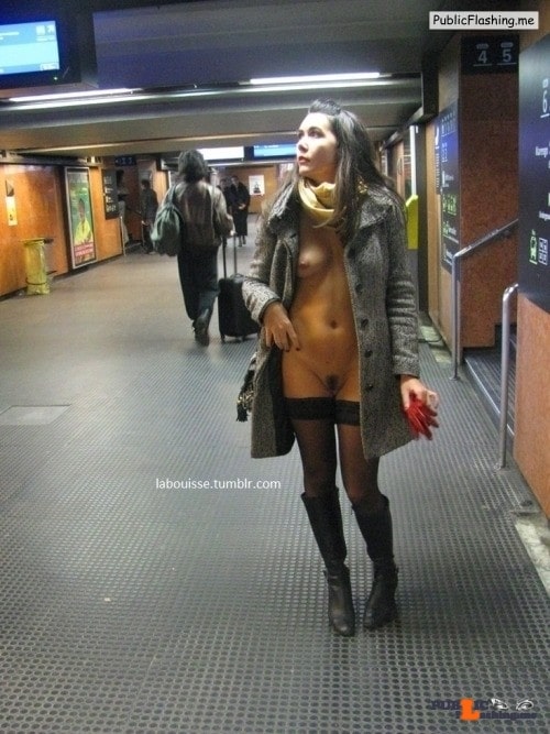 upskirt naked jucy pussy images - labouisse: Gare 2/3 (21/01/2017) - Public Flashing Photo Feed