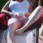 No panties 555666zzz: The Sun’s out in my garden and I’m sure my neighbour… pantiesless