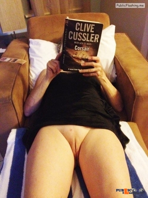 gf reading in her panties - No panties Commando reading pantiesless - Public Flashing Photo Feed