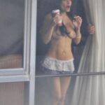 accedental pussy flash