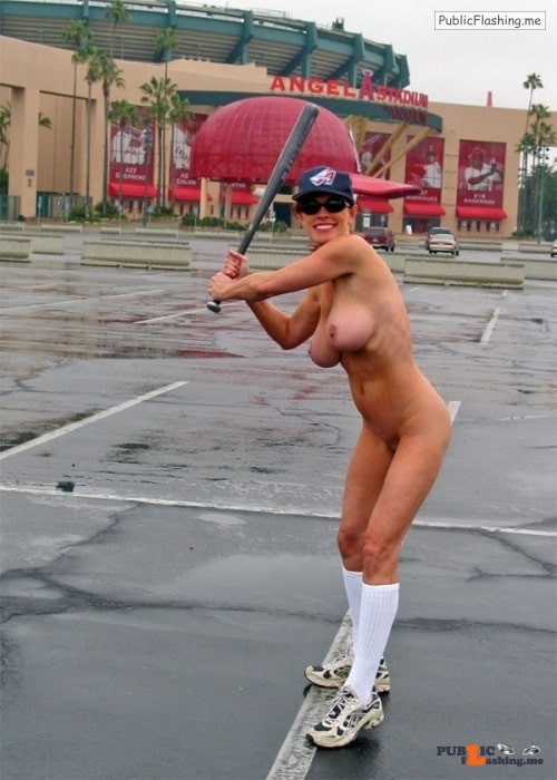boob photo of hot glamourous naked wife - Public flashing photo Photo - Public Flashing Photo Feed