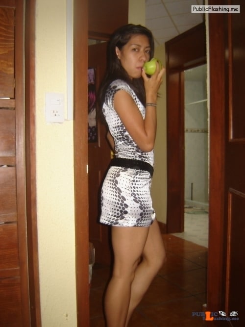 Public Flashing Photo Feed: No panties yola-loca: have an apple ?!!! ? pantiesless