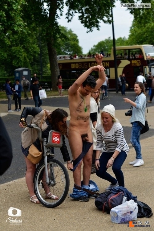 Public Flashing Photo Feed  : Public nudity photo walkingandswinging: That’s it! Strip ‘em in the streets!! Follow…