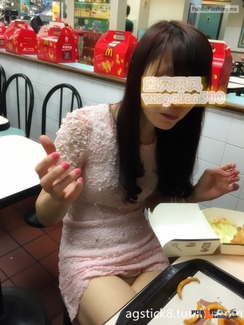 hotwife pictures - agstick8:麦当劳？哦不！金拱门！ flashing in public picture - Public Flashing Photo Feed