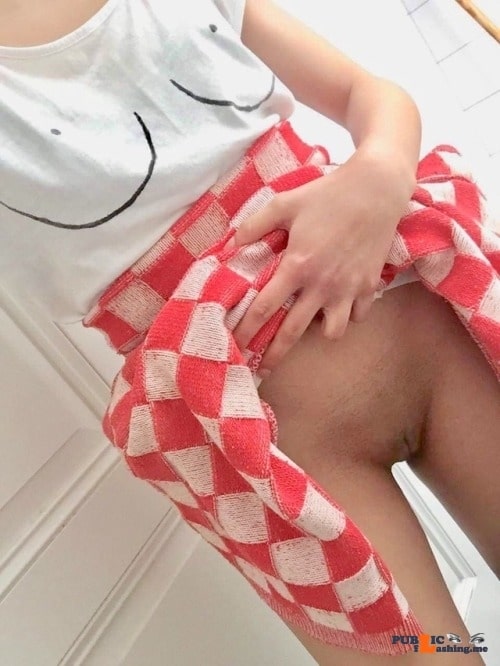 Public Flashing Photo Feed  : No panties bangbanggf: This is how i like to cook ? Join us DM ? Wish… pantiesless
