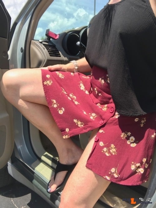 panty under short skirt - No panties lalamelange: Short swingy skirt + no panties + breezy day = FUN… pantiesless - Public Flashing Photo Feed