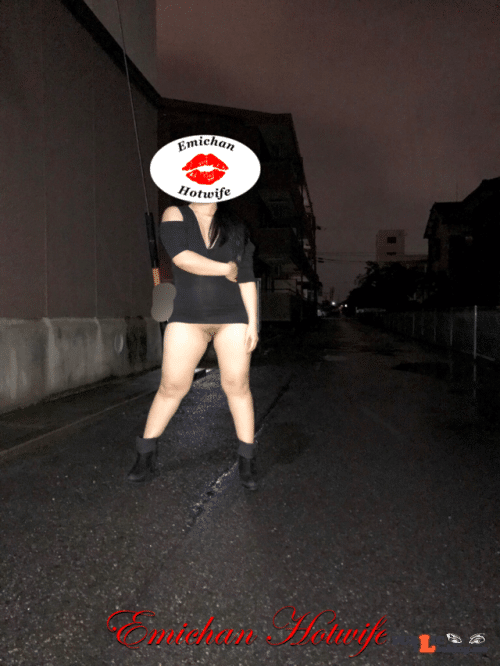 up skirt with no pants - No panties emichanhotwife: No pants and no panties??? pantiesless Woman wearing skirt no pantie with wind blowing it photo - Public Flashing Photo Feed