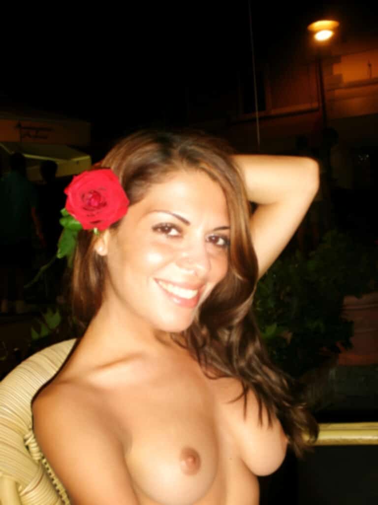 Nighttime Confessions: A Mature Woman’s Bold Display