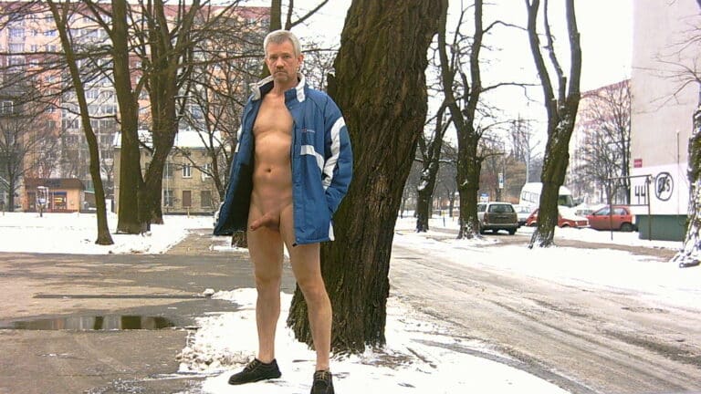 Winter’s Bold Display: A Man’s Public Nudity in the Snow