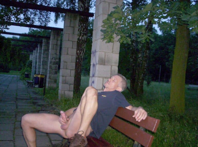 Amateur Masturbation in Public: A Bold Display of Confidence